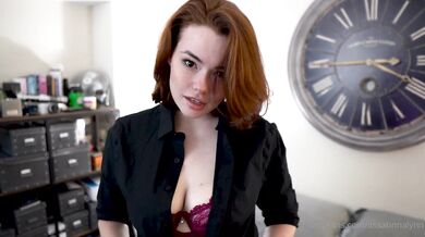 Sabrina Lynn, Striptasea Into Her Sexy Red Lingerie Onlyfans Video Leaked