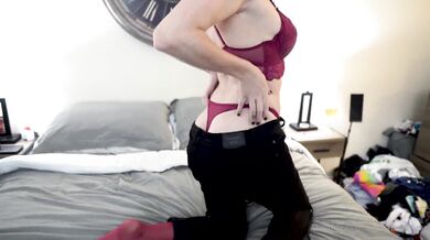 Sabrina Lynn, Striptasea Into Her Sexy Red Lingerie Onlyfans Video Leaked