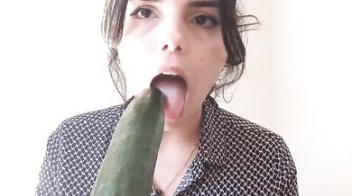 Jessy Asmr, Deepthroat Blowjob For A Cucumber Onlyfans Video Leaked