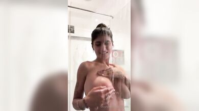 Mia Khalifa, Sexy Arab Washing Her Big Tits In The Shower Onlyfans Video Leaked