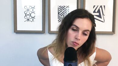 Miss Bell, Lipstick Kissing Asmr Tease Onlyfans Video Leaked