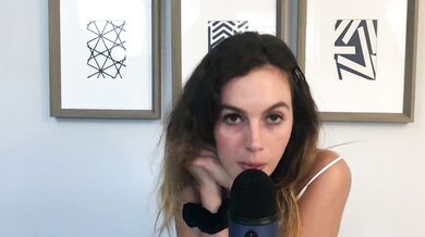 Miss Bell, Lipstick Kissing Asmr Tease Onlyfans Video Leaked