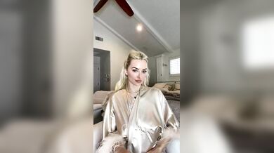 Lindsey Pelas, New Years Fishnet Lingerie Try-On-Haul Onlyfans Video Leaked