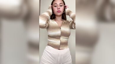 Sophieraiin, Sexy Striptease And Big Ass Reveal Onlyfans Video Leaked