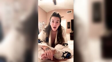 Elizabeth Skylar, Black Vibrator Masturbation In Bed Onlyfans Video Leaked