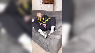 C_Thicc, Pink Vibrator Masturbation In Her Gym Suit Onlyfans Video Leaked