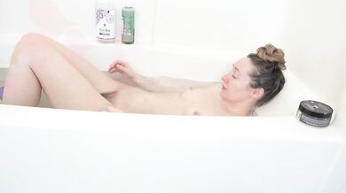 Rose Kelly, Teasing Her Wet Naked Body In The Bathtub Onlyfans Video Leaked