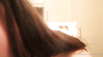 Florescent, Teasing Naked With A Thin Apron In The Kitchen Onlyfans Video Leaked