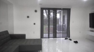 Freakmobmedia - Carmela clutch