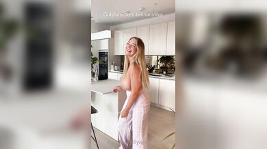 Bethany Lily, Bouncing Her Big Giant Boobs Up And Down Onlyfans Video Leaked