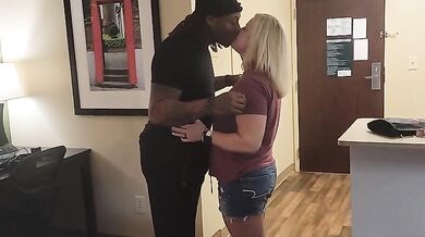 Neokblondehotwife