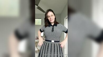 Meg Turney, Thicc Lady Teasing Her Butt In Her Cute Dress Onlyfans Video Leaked
