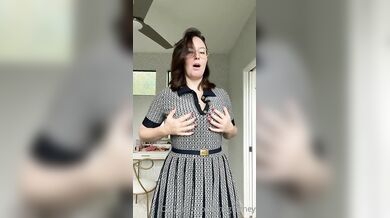 Meg Turney, Thicc Lady Teasing Her Butt In Her Cute Dress Onlyfans Video Leaked