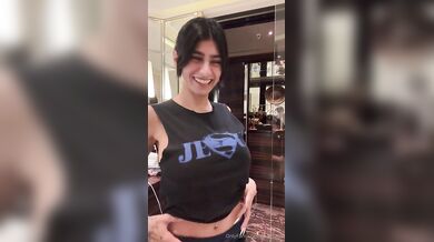 Mia Khalifa, Hot Arab Babe Getting Ready For Bed Onlyfans Video Leaked