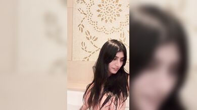 Mia Khalifa, Hot Arab Babe Getting Ready For Bed Onlyfans Video Leaked