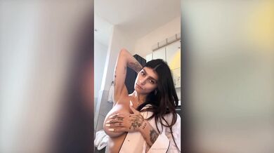 Mia Khalifa, Fully Naked In Bathroom Tease Onlyfans Video Leaked