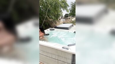Isla Summer, Hot Hawaiian Wife Fucking In The Outdoor Jacuzzi Onlyfans Video Leaked