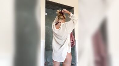 Daisy Keech, Sexy Babe Bikini Striptease In Bathroom Onlyfans Video Leaked