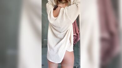 Daisy Keech, Sexy Babe Bikini Striptease In Bathroom Onlyfans Video Leaked