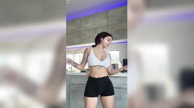 Malu Trevejo, Hot Chick Dancing In The Kitchen Onlyfans Video Leaked