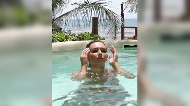 Rachel Cook, Teasing Her Naked Body In The Pool Onlyfans Video Leaked