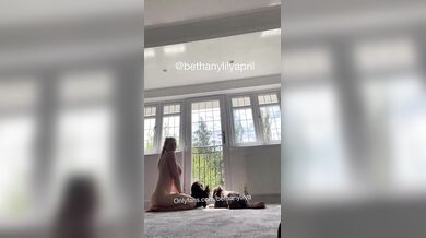 Bethany Lily, Thicc Babe Naked Yoga With The Dogs Onlyfans Video Leaked
