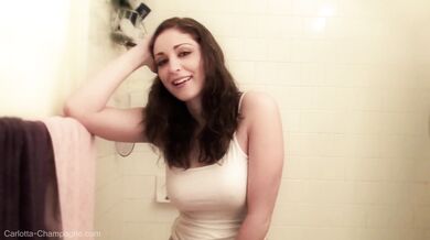 Carlotta Champagne, Getting Naked And Teasing Her Hairy Pussy In The Bathtub Onlyfans Video Leaked