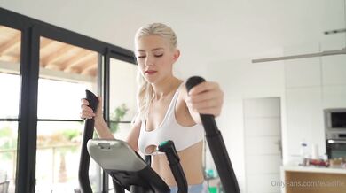 Eva Elfie, Blonde Babe Working Out And Fucking In Her Ripped Yoga Pants Onlyfans Video Leaked
