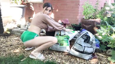 Holly Wolf, Twerking Her Big Ass In The Garden Onlyfans Video Leaked