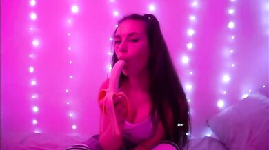 Lauren Alexis, Seductively Eating A Banana On Webcam Onlyfans Video Leaked