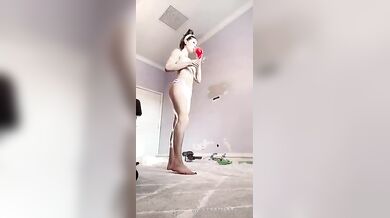 Amanda Cerny, Painting The Room In Her Sexy Lingerie Onlyfans Video Leaked