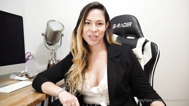 Ashley Alban, Your Female Boss Seduces You Onlyfans Video Leaked