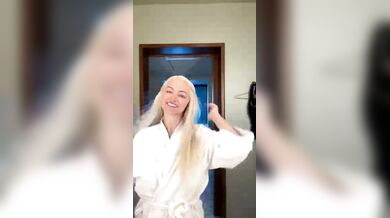 Lindsey Pelas, Teasing In Her Fishnet Lingerie Onlyfans Video Leaked