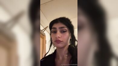 Mia Khalifa, Track Jacket Striptease In The Bathroom Onlyfans Video Leaked