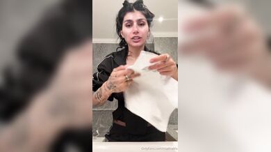 Mia Khalifa, Track Jacket Striptease In The Bathroom Onlyfans Video Leaked