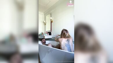 Sammmnextdoor, Tattoo Couple Blowjob Facial In The Bathtub Onlyfans Video Leaked