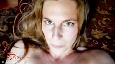 Xev Bellringer, Love Me On The Couch Daddy Onlyfans Video Leaked