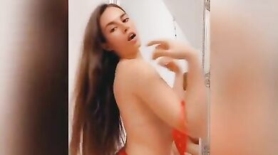 Lauren Alexis, Twerking Her Sexy Booty In The Mirror Onlyfans Video Leaked