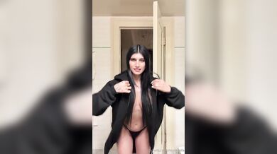 Mia Khalifa, Getting Naked After The Fashion Show Onlyfans Video Leaked