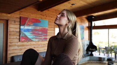 Caroline Zalog, Blonde Model Playing With Ice On Her Sexy Body Onlyfans Video Leaked