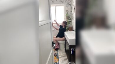 Mary Moody, Water Works Peeing All Over The Place Onlyfans Video Leaked