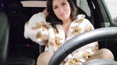 Alinity, Getting Naked On The Drivers Seat Onlyfans Video Leaked