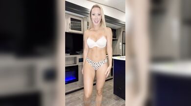 Vicky Stark, Sexy Fishnet Stockings Try-On-Haul Onlyfans Video Leaked