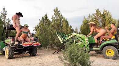 Baileybrews, Tractor Outdoors Swingers Party Onlyfans Video Leaked