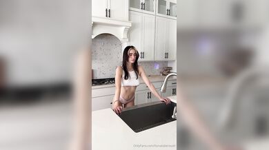 Natalie Roush, Wet T-Shirt Nipple Tease In The Kitchen Onlyfans Video Leaked