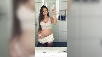 Sophieraiin, Teasing Her Cute Lingerie In The Bathroom Onlyfans Video Leaked