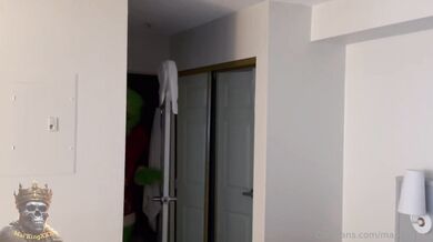 Queen Rogue, Bbw Milf Fucking The Grinch On Christmas Onlyfans Video Leaked