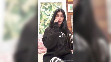 Mia Khalifa, Hot Arab Girl Teasing Her Bikini Vlog Onlyfans Video Leaked