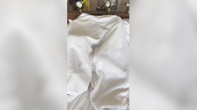 Itsmecat, Quinnfinite, Two Horny Chicks Sharing A Cock Onlyfans Video Leaked