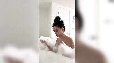 Camilla Araujo, Soapy Masturbation In The Bathtub Onlyfans Video Leaked